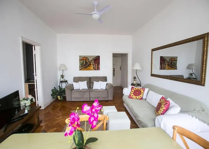 Quarto E Sala Espacoso Na Rua Dias Ferreira, Leblon